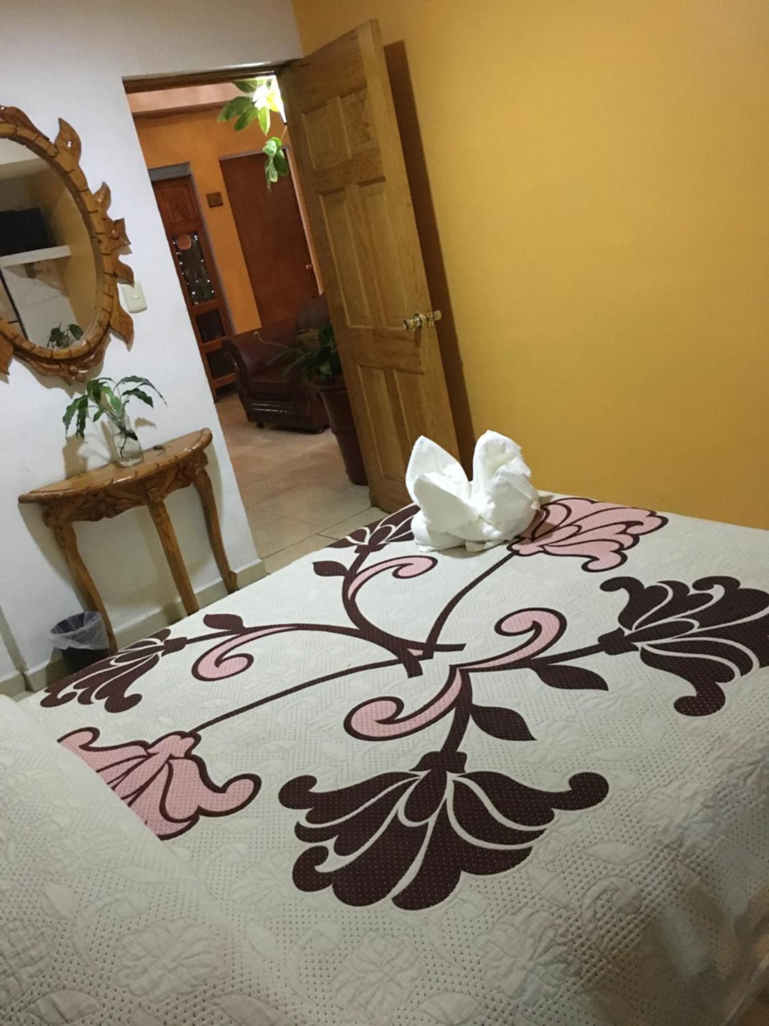 Hotel Posada Camelinas Pátzcuaro Dış mekan fotoğraf